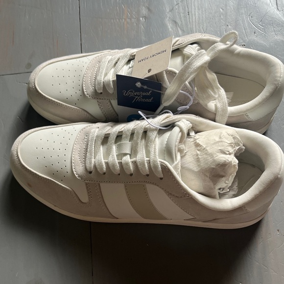 Universal Thread Women's White and Cream Sneakers - Picture 4 of 8